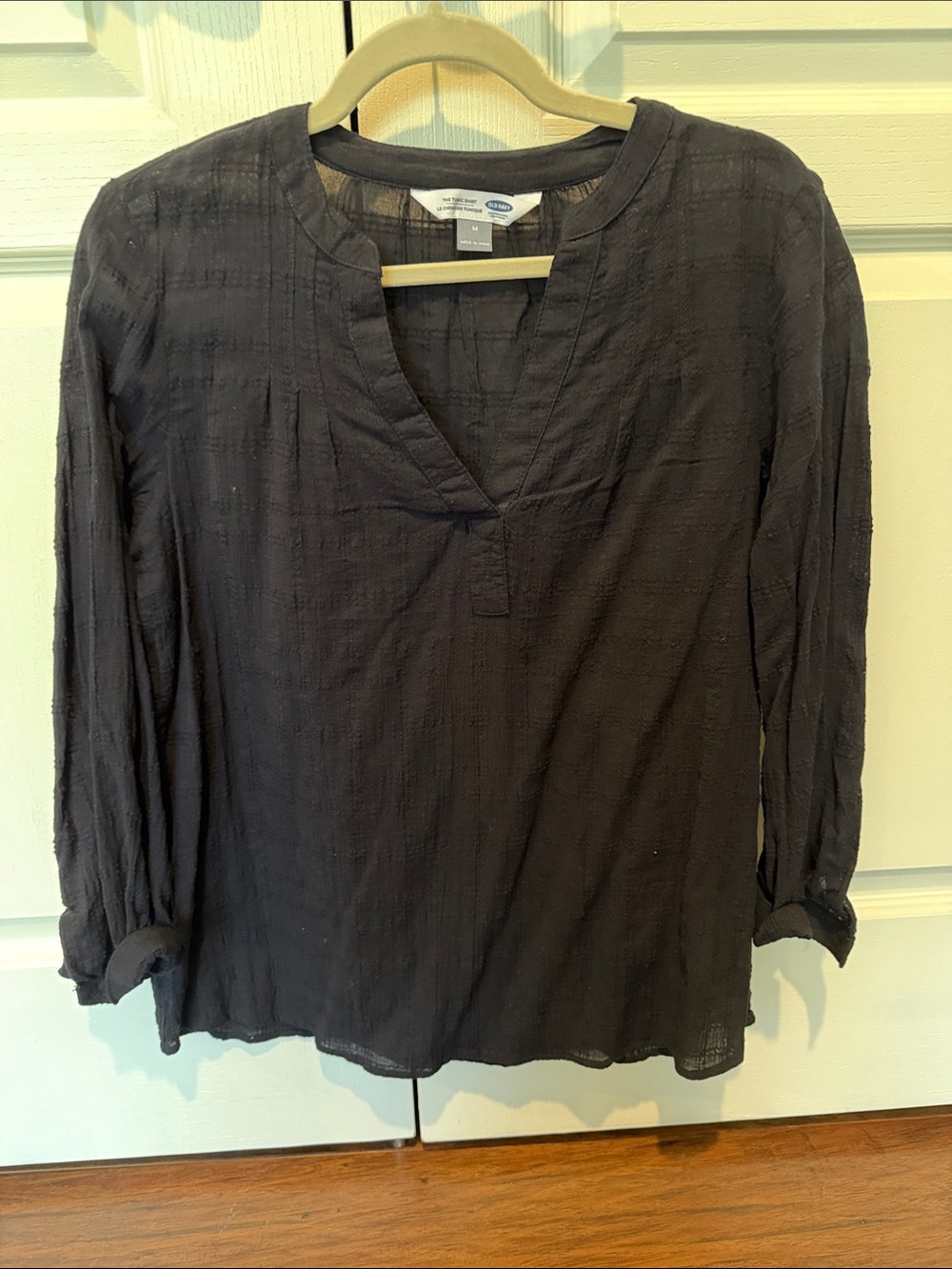 Old Navy Black Textured V-Neck Tunic Blouse